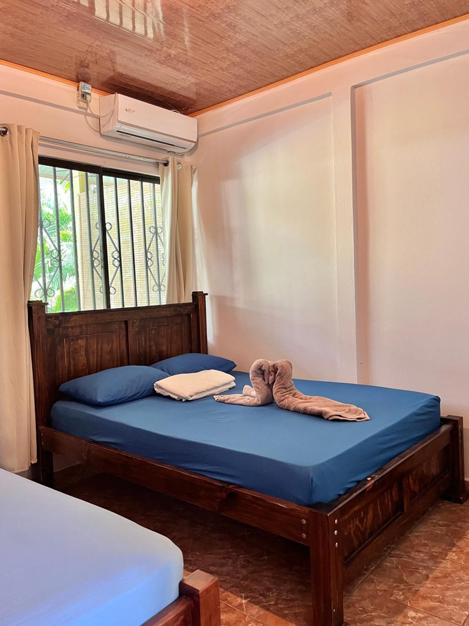 Family Hotel Puerto Viejo de Talamanca Экстерьер фото